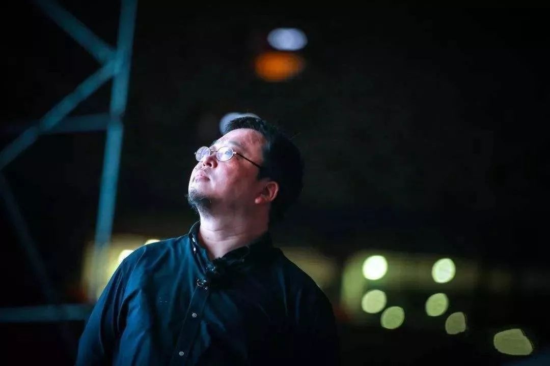 「侠客岛」【经济Ke】“裸泳”的罗永浩