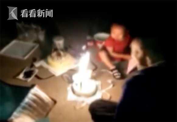 「光明网」泪目！消防员爸爸救火后 火场外给2岁女儿过生日