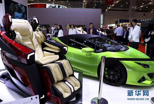 「新华网」第二届进博会迎来首个“大客流”