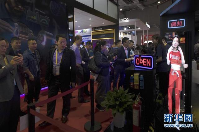 「新华网」第二届进博会迎来首个“大客流”
