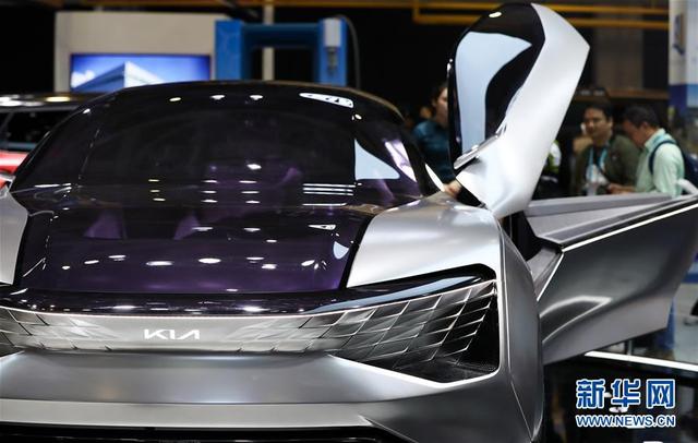 「新华网」第二届进博会迎来首个“大客流”