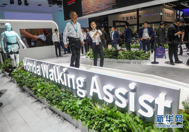 「新华网」第二届进博会迎来首个“大客流”