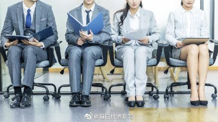 「光明网」九成受访职场人士指出周围入职未满3年就跳槽的年轻人多