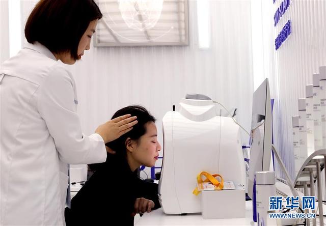 「新华网」进博会上体验“又美又智能”