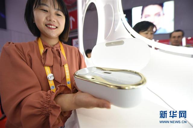 「新华网」进博会上体验“又美又智能”