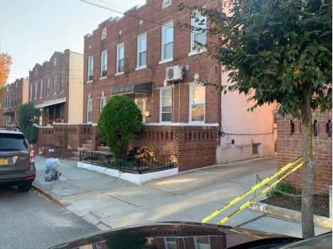 「海外网」美83岁华裔家门口遭校车先撞后碾致死 家人悲痛目睹全过程