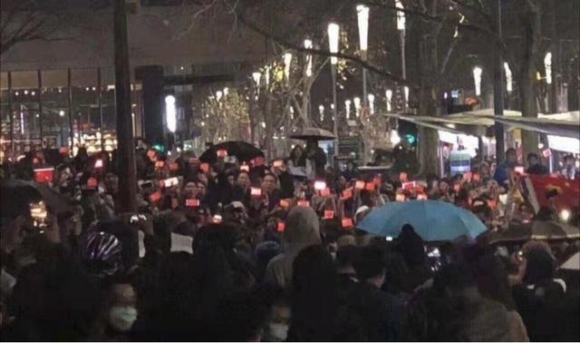[中国经济网]“一群巨婴！”内地姑娘流利切换3种语言，正气回怼港独示威者