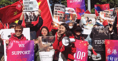[中国经济网]“一群巨婴！”内地姑娘流利切换3种语言，正气回怼港独示威者