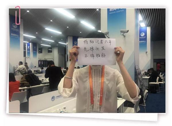 【光明网】谁敢跟程序员比发际线？记者：我啊