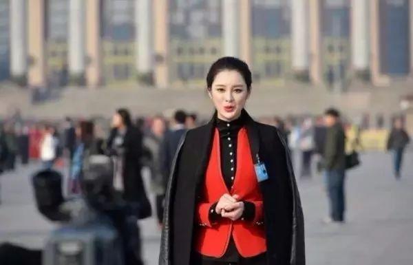 [环球网]记者节：今天 头条属于他(她)们