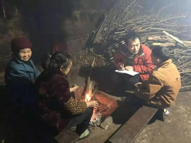 [环球网]记者节：今天 头条属于他(她)们