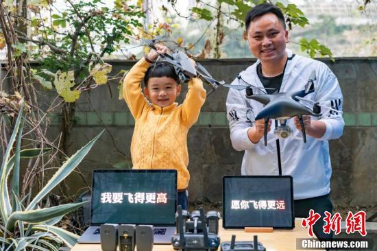 【中青在线】今天，我们把镜头对准他们