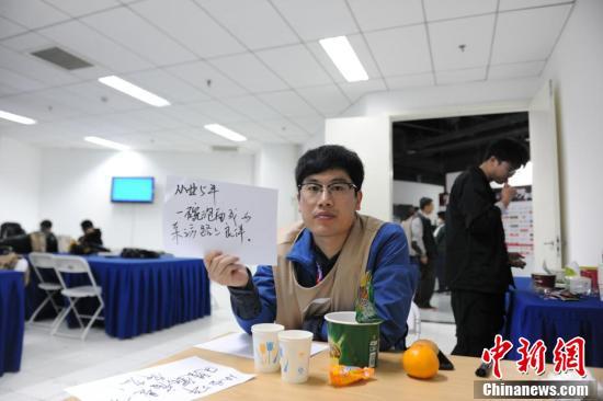 【中青在线】今天，我们把镜头对准他们