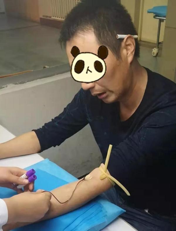 「光明网」面对交警夜查，男子自导自演了一场高难度“动作片”