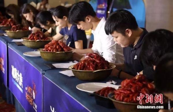 光明网：剥虾师、遛狗员、酒店试睡员……这些不起眼但月入过万的新职业，你听说过几个？