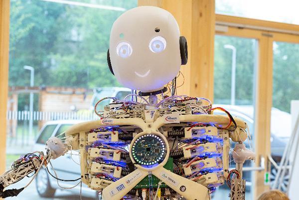 会对话,脸红,自拍,拥抱,进博会上的这款机器人太萌了