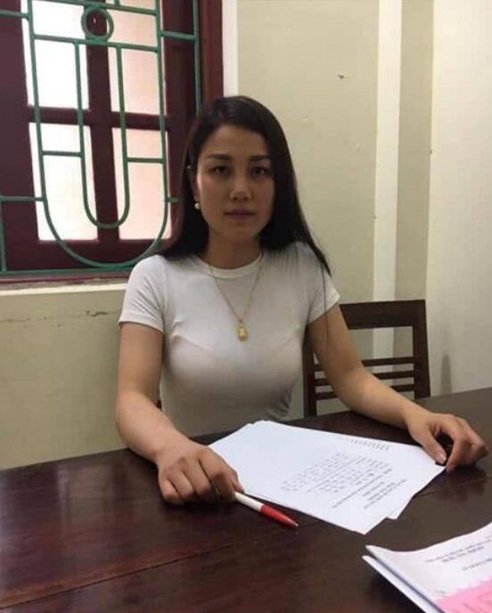 【光明网】漂亮的未婚妈妈偷金戒指被捕引热议，朋友透露其追求者多喜欢炫耀