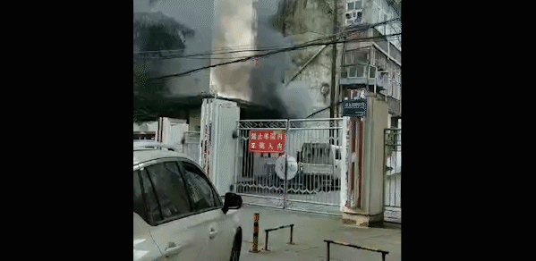 中国军网■“我是退伍军人！”说完，他冲进火场……