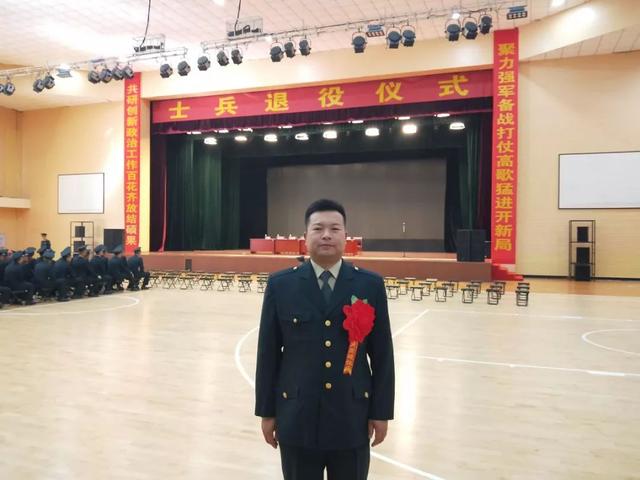 中国军网■“我是退伍军人！”说完，他冲进火场……