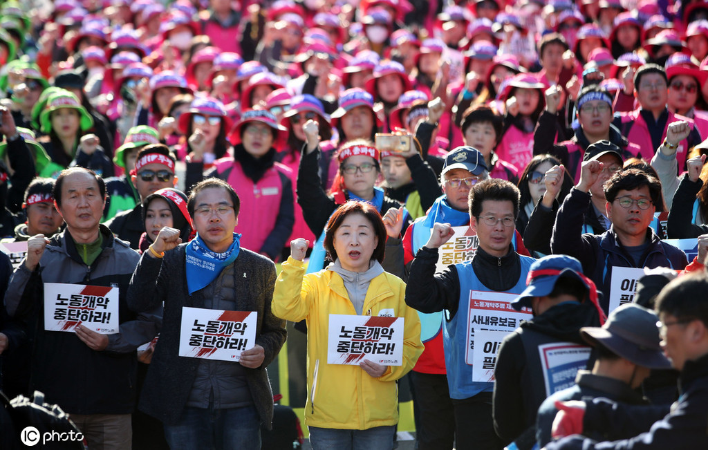 「海外网」韩国举行万人集会 抗议政府劳工政策