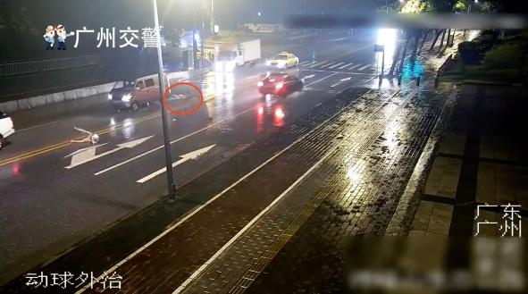 #中国经济网#情侣深夜在马路中央争吵，女生被撞身亡，交警提醒：马路不是“争执”的场所