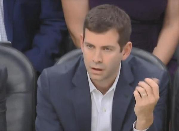 光明网■18中1，出手最多，命中最低！塔图姆你太固执了，这种表现，如何能当核心