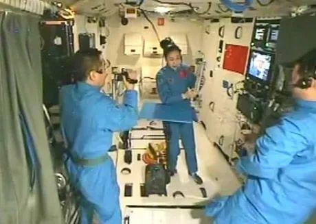 #光明网#登上太空前，原来可以这样为航天员模拟太空环境