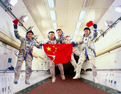 #光明网#登上太空前，原来可以这样为航天员模拟太空环境