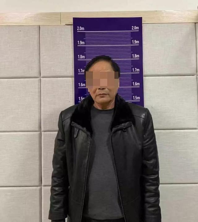 #环球网#十几年来他不出门，对每个人说相同的话，年收入10万以上！真相太狗血