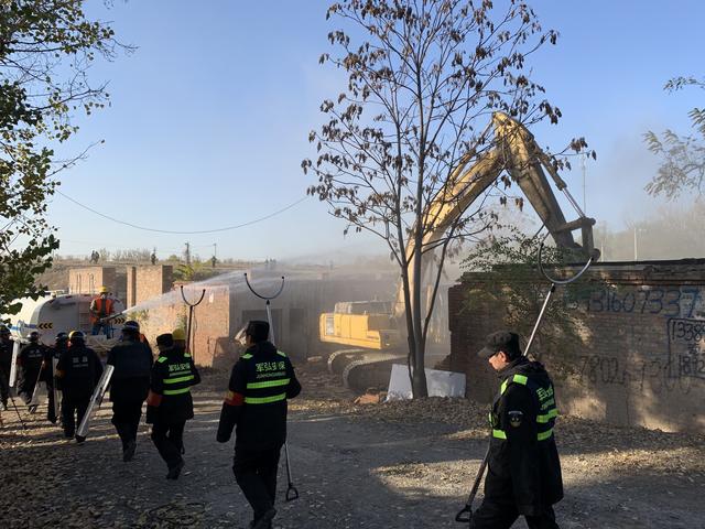 「新京报」温榆河4833平米“老违建”今拆除