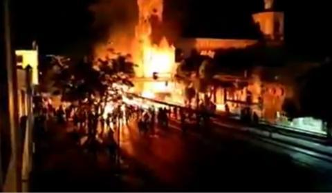 「海外网」智利暴力示威者袭击教堂 主教发声严厉谴责