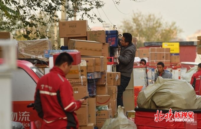北京晚报■北京1453处快递网点设置包装回收装置，不仅要快还要环保