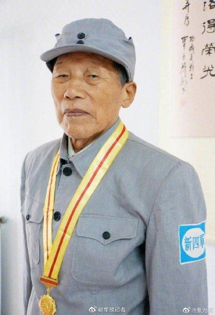 光明网@致敬！“抠门”老兵走了，留下“丰厚”遗产……