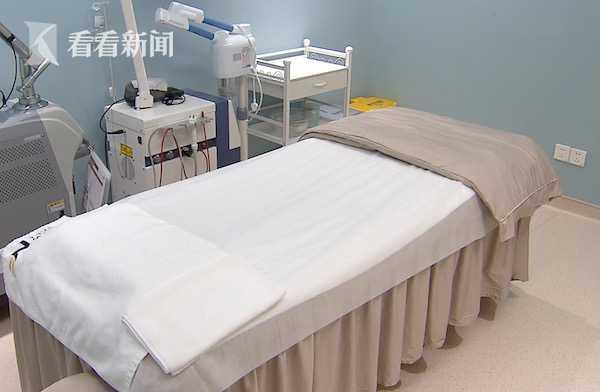 「看看新闻」女子进行比基尼部位脱毛 做完却发现正前方就是监控探头