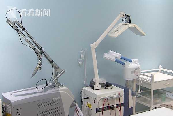 「看看新闻」女子进行比基尼部位脱毛 做完却发现正前方就是监控探头