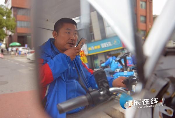 「光明网」“双十一”快递潮启幕 快递小哥已经奔跑在路上