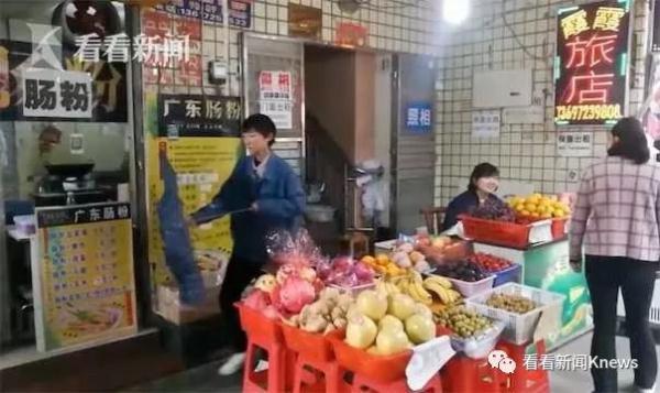 「光明网」孝顺女儿放弃保研选择重新高考 带着妈妈上大学