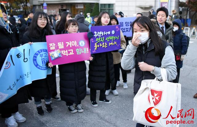 #人民网#韩国高考今日开考 应届报考人数首次跌破40万