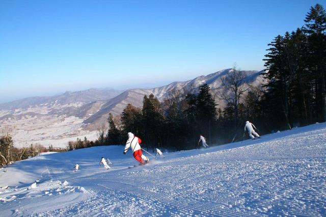 日 電話:4000-123222 地址:吉林市永吉縣北大湖鎮 f 磐石蓮花山滑雪場