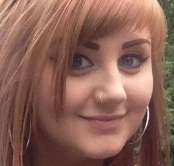 【光明网】男子打算与女友去度假并浪漫求婚，早上发现她在床上去世