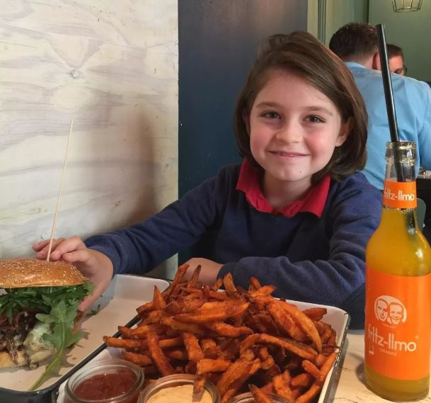 【文汇报】9岁！刷新世界最年轻大学毕业生，天才男孩智商145，即将读博士，是现实版谢耳朵啊！