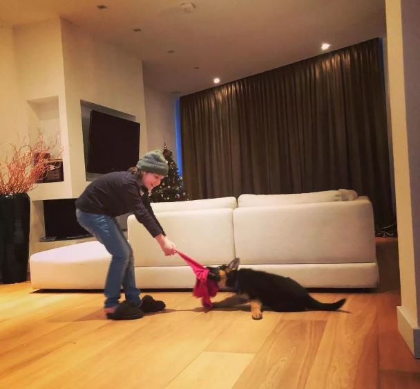 【文汇报】9岁！刷新世界最年轻大学毕业生，天才男孩智商145，即将读博士，是现实版谢耳朵啊！