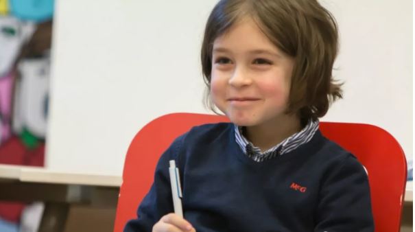 【文汇报】9岁！刷新世界最年轻大学毕业生，天才男孩智商145，即将读博士，是现实版谢耳朵啊！