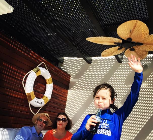 【文汇报】9岁！刷新世界最年轻大学毕业生，天才男孩智商145，即将读博士，是现实版谢耳朵啊！