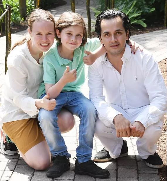 【文汇报】9岁！刷新世界最年轻大学毕业生，天才男孩智商145，即将读博士，是现实版谢耳朵啊！