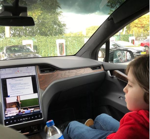 【文汇报】9岁！刷新世界最年轻大学毕业生，天才男孩智商145，即将读博士，是现实版谢耳朵啊！