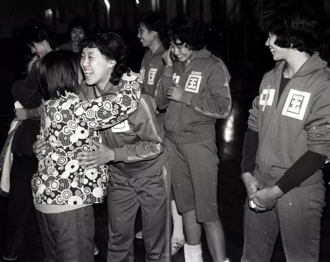 #央视一套#夜话丨只有拼，才会赢！致敬中国女排！