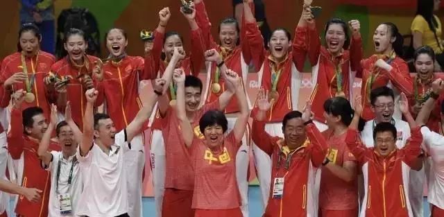 #央视一套#夜话丨只有拼，才会赢！致敬中国女排！