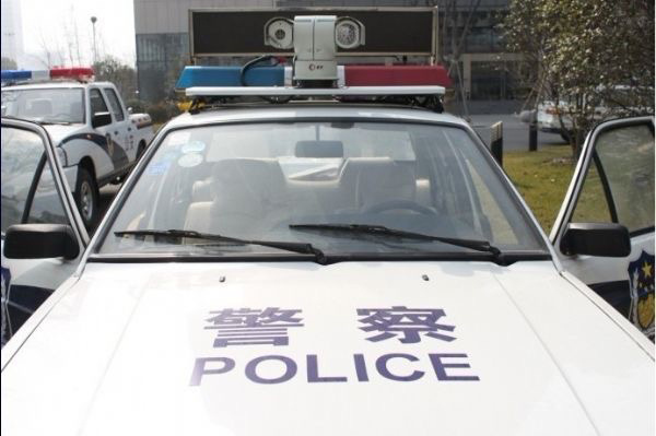 「澎湃新闻」交通设施｜道路上监控射灯晃眼怎么办