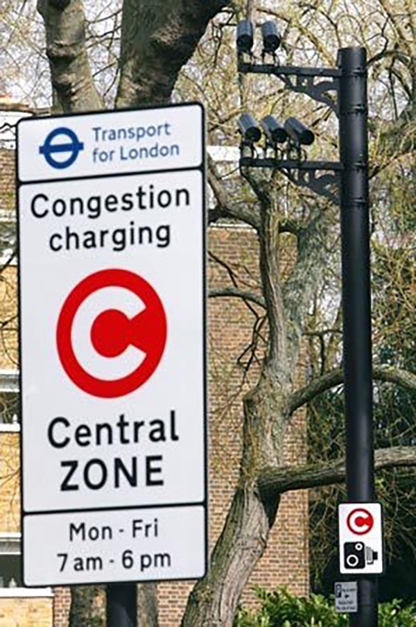 澎湃新闻■照射后短暂“失明” 道路上监控射灯晃眼怎么办